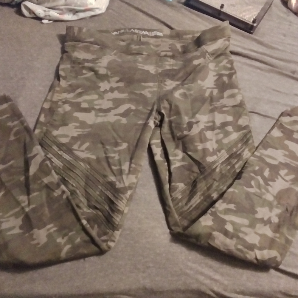 Camo skinny jeans